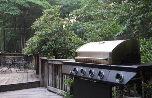 Luxe Lake Harmony Home, Game Room, Firepit, Deck - Foto 8