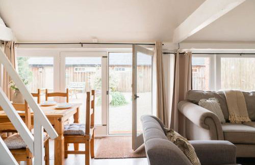 Cosy Cotswolds Farm Stay with Log Burner - Peaceful Winter Retreat - The Dairy - Foto 22