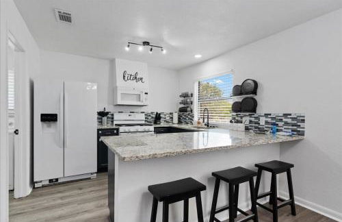 Super Comfy Home with Hot Tub! - Photo 13