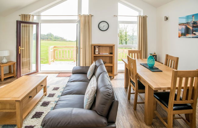 Stoneleigh Village - Photo 2