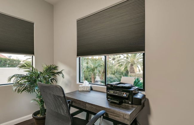 Luxury Contemporary Sanctuary w/ Pool and Views! - Foto 3