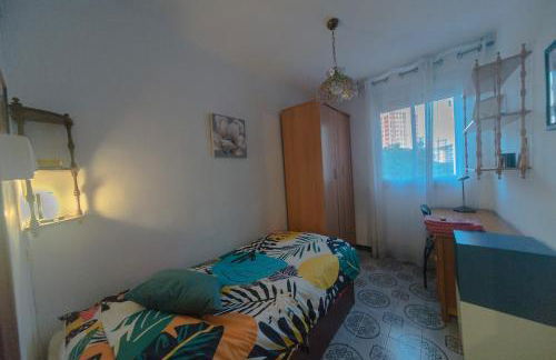 Comodo y luminoso en Cornella -Barcelona- - Foto 5