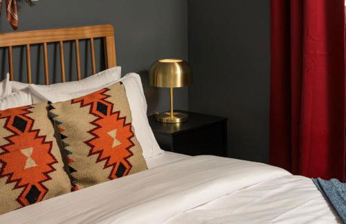 NEW Modern, Luxury Home with Hot Tub, Gym, Sauna, and 12 Minutes to Denver - Foto 57