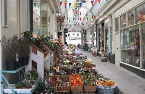 Cwtch, cozy studio, private, separate entrance. - Photo 13