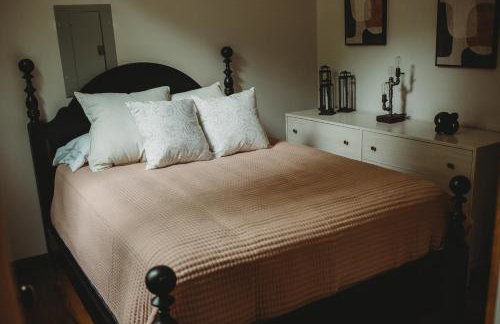 Bell Tower Suite Private Riverfront Stay Near Charleston WV - Foto 12