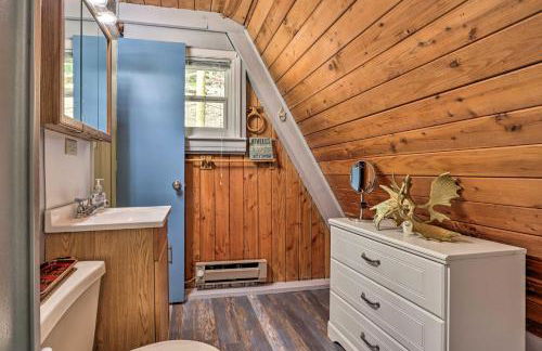 Lakefront Rocky Mount Cabin with Dock and Kayaks! - Foto 13