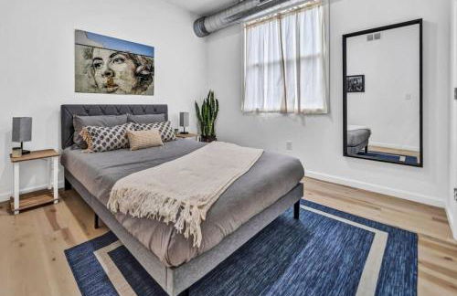 Stylish And Roomy Full House Dtwn - Photo 67