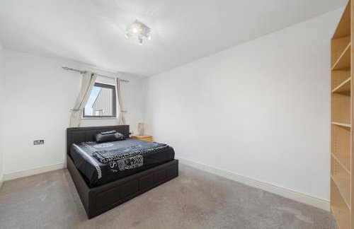 Modern 2 bed 2 bath with Balcony in Rayners lane Pinner Harrow near Wembley Greater London - Photo 14