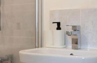 Modern 2-Bed House 10-min to Leeds City Centre - Photo 17