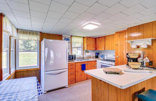 Cayuga Lake Cottage Private Dock and Deck! - Foto 7