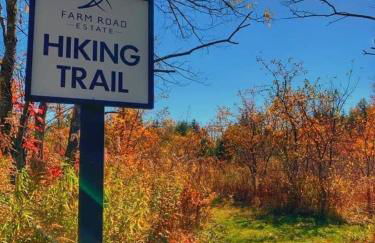 The Manor-Stunning Modern Farmhouse with Hot Tub - Foto 13