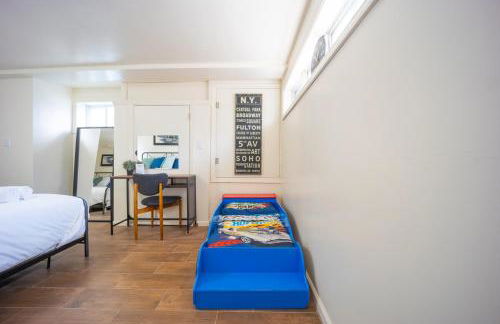 Bright 3bed basement with backyard & free parking - Foto 5