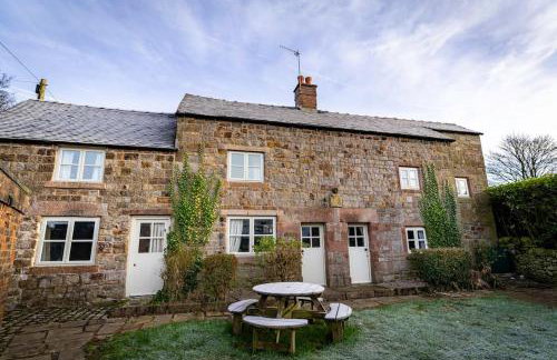 School House, cosy cottage for 12 with hot tub in the Peak District - Photo 49