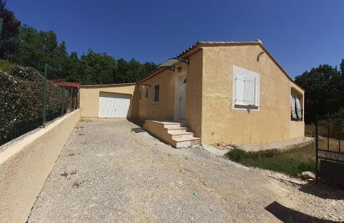 Maison ensoleillée de plain-pied ouvert sur un jardin clôturé - Foto 2