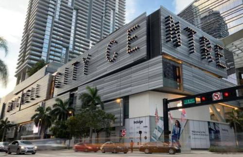 Escape GameRoom, BAR, BBQ, Spacious,KING Bed, All Luxury mattresses, Near Beach, 6 blocks away from Bars, Nite Clubs, Res, Shops - Photo 41