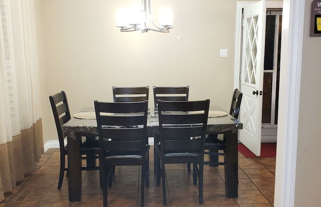 Bungalow With Cozy 4 Bedrooms on a Large Property Lot ! Late Check-out - Foto 9