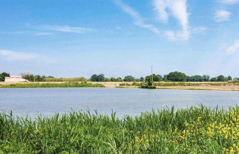 Nice Apartment In Le Sambuc With Wifi - Foto 31