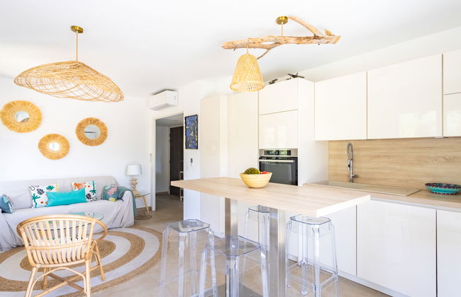 2 bedroom Apartment in Bormes-les-Mimosas with swimming pool and garden - Photo 8