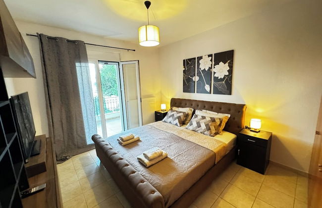 Skiathos Center Stylish 2 Bd w Balcony - Photo 5