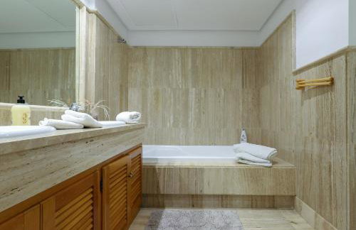 Frontline beach ground floor apartment - Los Monteros Palm Beach - Photo 19