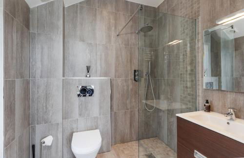 Creek View - A Tranquil Waterside Retreat with a Touch of Luxury and Pontoon - Photo 20