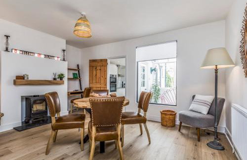 Delightful 2 Bed House a Stones Throw From Beach - Pass the Keys - Photo 14