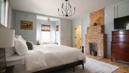 Speakeasy Family Retreat with Skyline Views - Foto 3