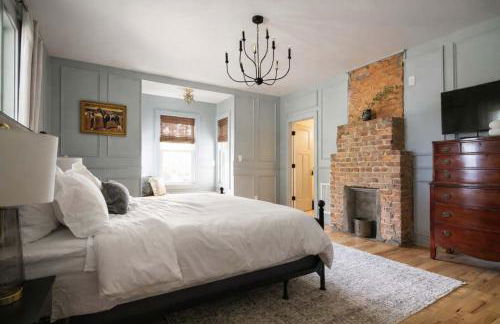 Speakeasy Family Retreat with Skyline Views - Foto 3