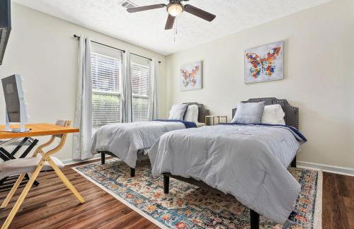 New 4BR 4BA AU Oasis 2 Mins to Downtown & Stadium Sleeps 10 - Foto 15