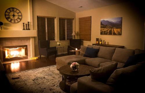 Spacious 4BD 3BA with hot tub, fire pit, and wraparound deck - Foto 36