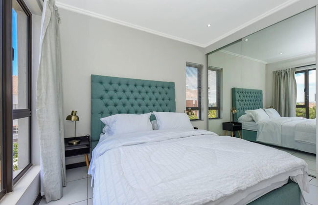 2 Bed Flat - Sleeps 4 - Pool - Garden - Parking - Photo 3