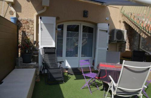 Le Mas Synaé- Joli studio classé 3étoiles avec terrasse et piscine - Foto 12