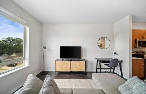 Downtown Birdseye View AC 85" TV Balcony - Photo 24