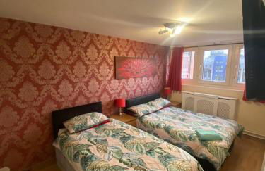 "Snooze Central" - City Centre Apartments above Victoria Centre Shopping Centre with full Kitchen in Milton Street - up to 4 Beds - most Central Location next to the Hilton Hotel - Outdoor Parking for Cars or Vans five pounds a day - Sunday 1pm Check-Out - Photo 64