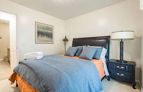 Spacious 6 BR Extended Stay - Photo 17