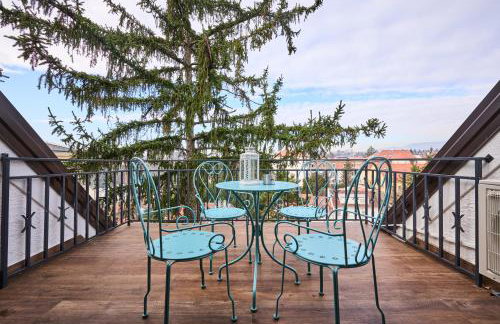 Uptown Palace Penthouse 2BR with Terrace by Irundo - Foto 13