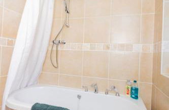 Charming Getaway - 3BR Home in the Heart of Chester - Photo 6