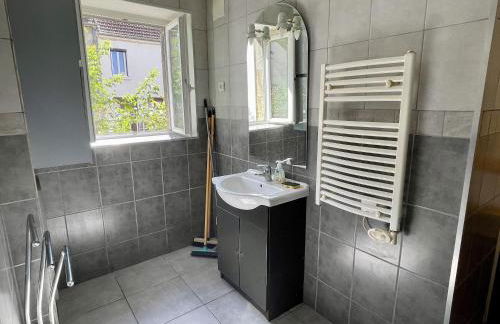 S19 Parking 1 chambre 1 à 2 personnes, facile d'acces A77, Nevers Magny Cours - Foto 16