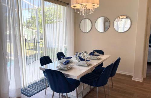 556 Gorgeous home with Pool and Spa Not Overlooked at Back 3 Bedrooms and 2 Full Bathrooms - Foto 4