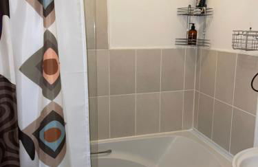 Crescent Apartment - Modern 1 Bedroom First Floor - Foto 10