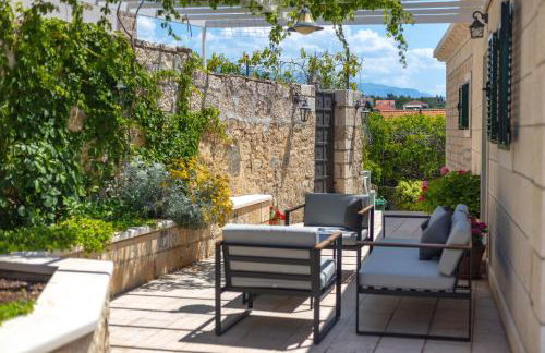 Your Family Oasis by the Sea Villa Mir Vami, heated pool - Photo 2