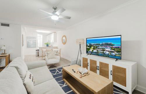 Boca Waterfront Oasis Walk to Beach with Pool, Hot Tub, Gym - Foto 3