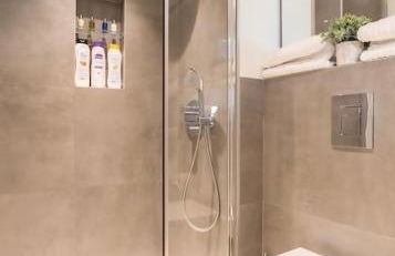 Location Location Location F42 - Photo 70