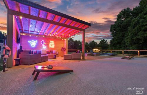 Creekside Oasis - 5BR Retreat with Pool & Hot Tub - Foto 26