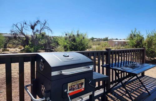 Modern Cabin with Arcade, Foosball Table and Fire Pit in Meadview, Arizona - Foto 46