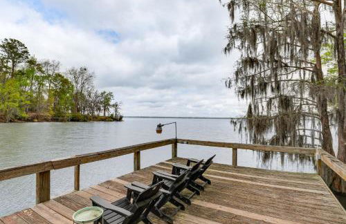 Patio and Pool Table Lake Marion Getaway - Foto 37