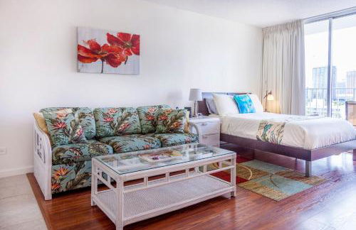 Tropical Studios at Marine Surf Waikiki - FREE PARKING - BEST LOCATION - FULL KITCHEN - SWIMMING POOL - Foto 84