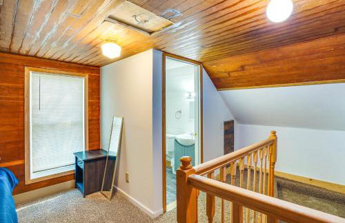 Serene Devils Lake House with Deck and Fire Pit! - Foto 17