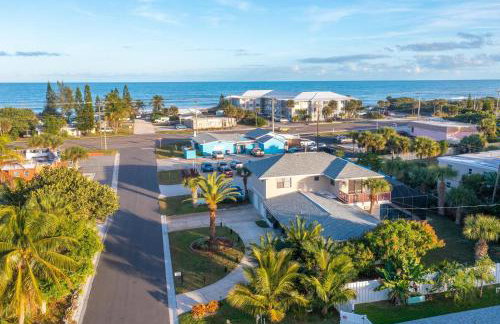 SAND CASTLE-Fun For Big Groups-Walk to Beach, Heated Pool, Lanai - Foto 2