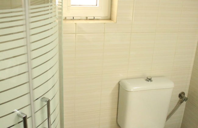 The House of Travelers - Photo 17